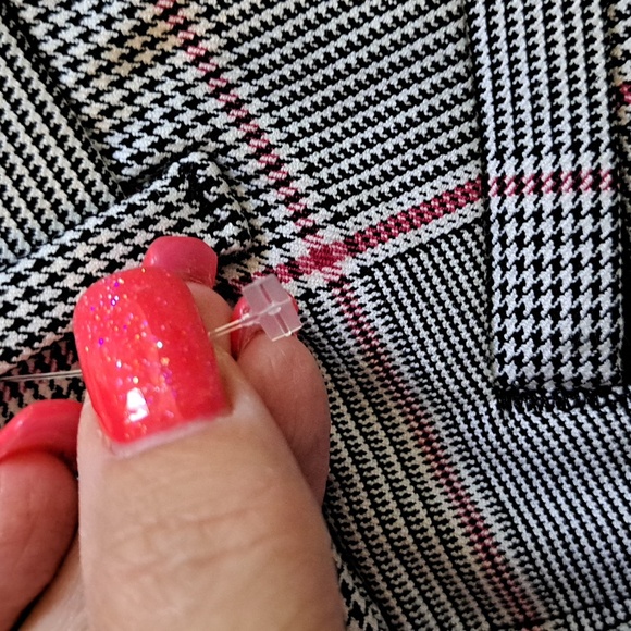 Curvy Signature Skinny Ankle Black/Red W/Pockets Pants. Size 4 NWOT - Picture 11 of 13